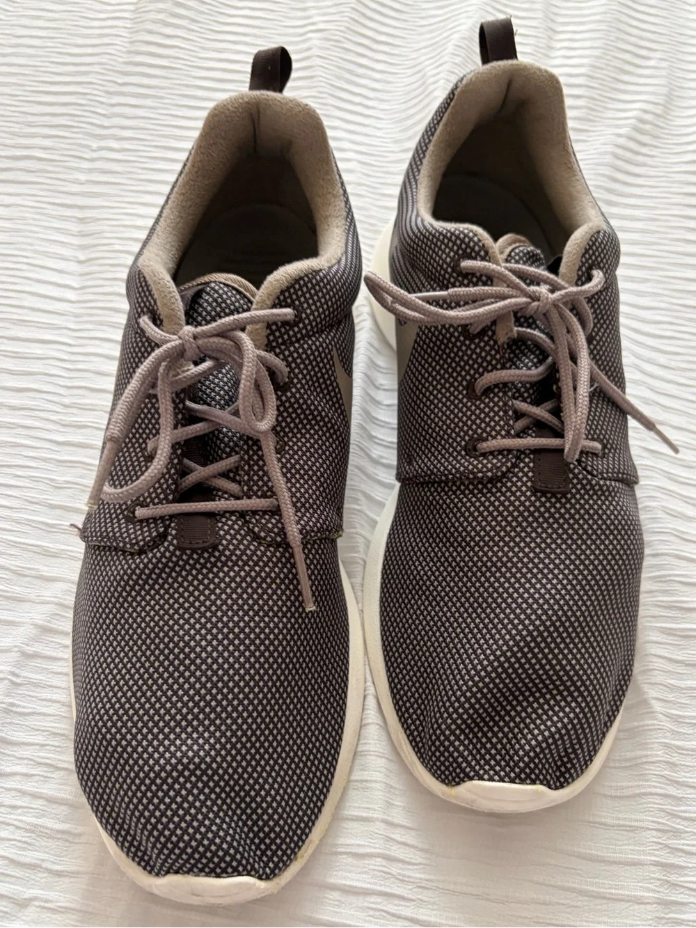 Nike Men’s Sneakers in Charcoal and White